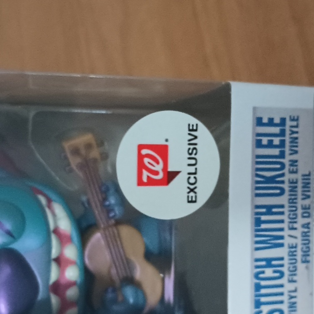 Disney Stitch with Ukulele Funko Pop - Picture 4 of 5